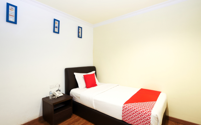 OYO 496 Hotel De Eco Inn