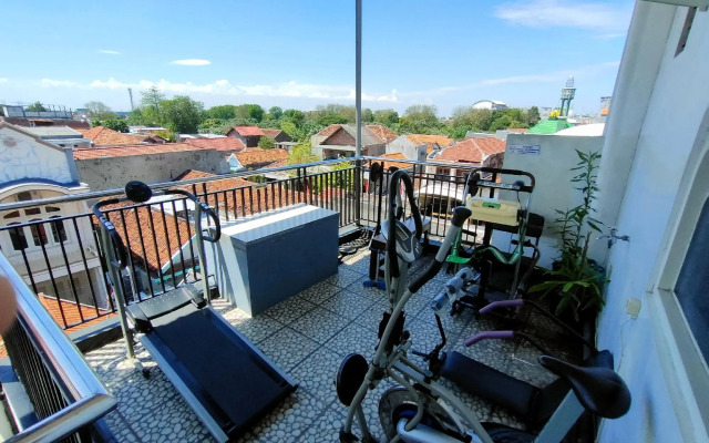 Central City Family Residence by OYO Rooms