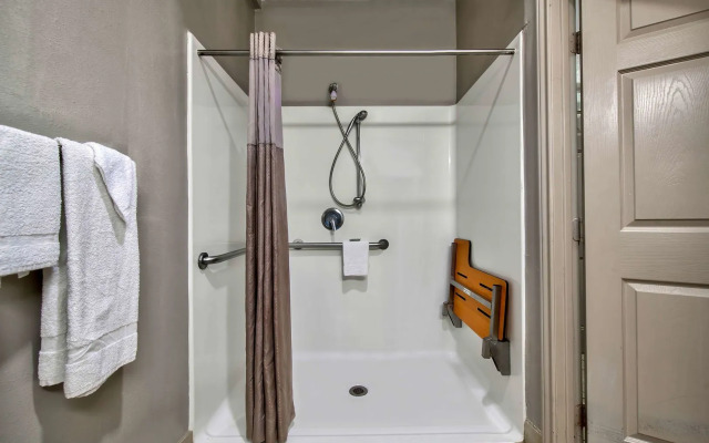 OYO Townhouse Beaumont Medical Center Area