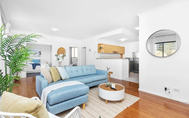 Modern 2BR Pool Gym Parking