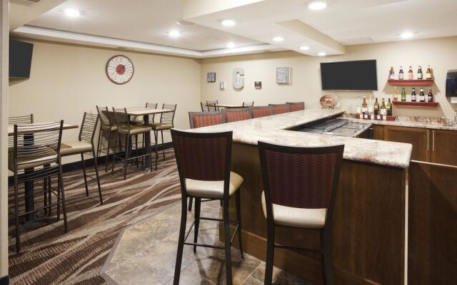 Gateway Park Hotel and Suites