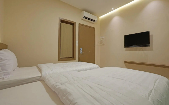 RedDoorz Plus near Java Mall Semarang
