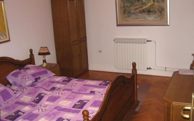 Crni Biser Apartments and Rooms