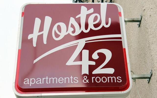 Hostel 42