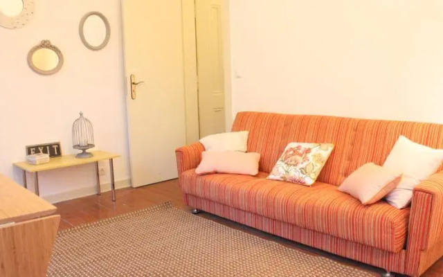 Blue House - Bica Yellow Tram