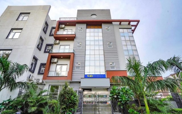 Yoyo Rooms Near Saphire International School Sector 70