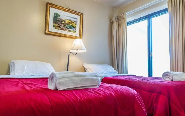 Large 2 Bed w/ Room For 8