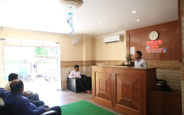 Hotel Kumud Plaza