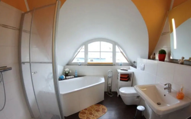 Surfer Modern Retreat