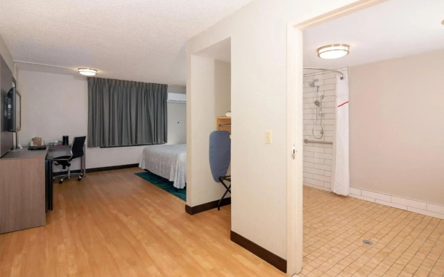 Red Roof Inn PLUS+ Miami Airport