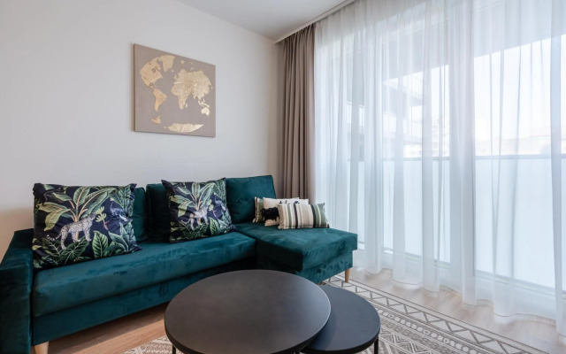 WestSide River Apartment