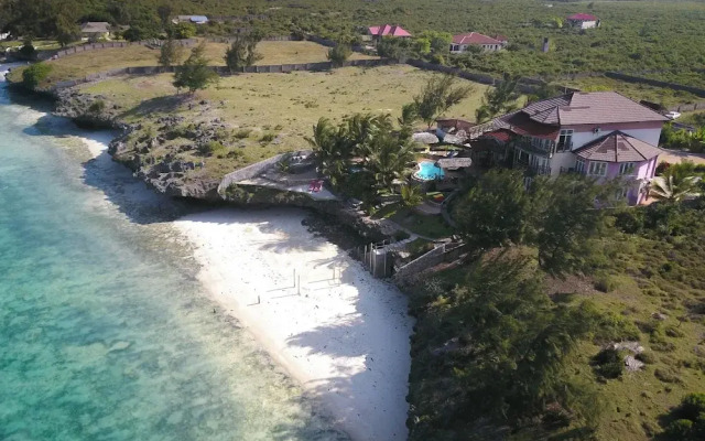 Beautiful Secluded 8 Bedroom Beach Villa With Pool