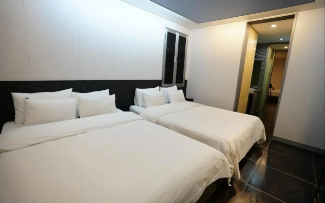 Y Hotel