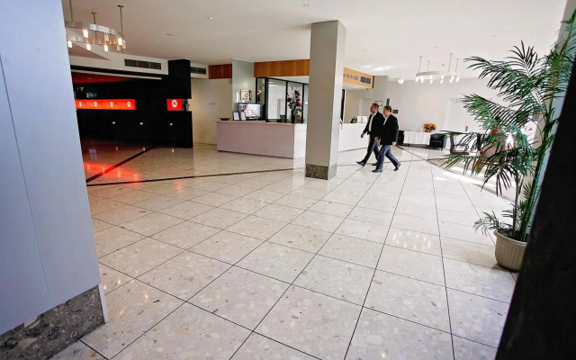Golden Pebble Hotel