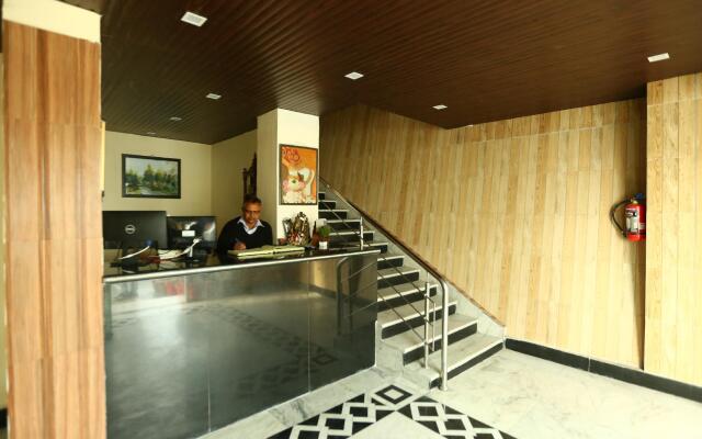 Treebo Mayur, Mall Road