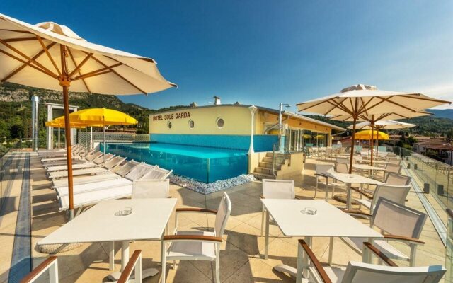 Sky Pool Hotel Sole Garda