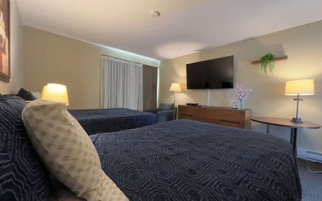 Monashee Motel