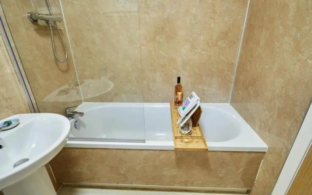 Etive, Beautiful Lochside Apartment with balcony
