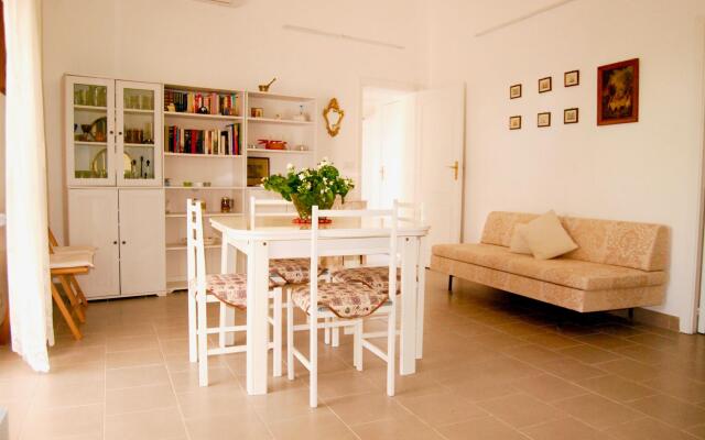 Villa with sea view, 200 meters from the beach