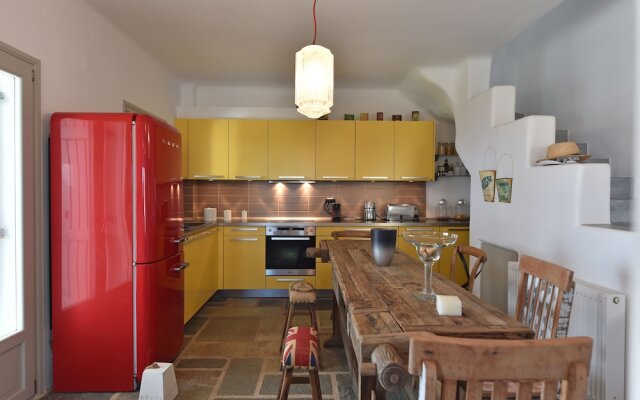 Panoramic three villa complex with helipad by VillaRentalsgr