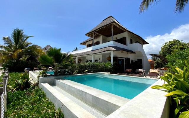 Joya' Beach Suites & Villa