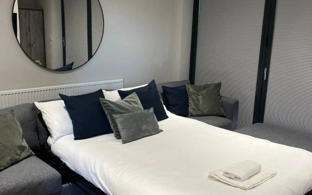 Superb Newly Extended House near Peak District, parking