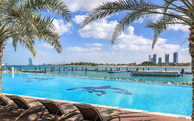 Stunning 1 Bedroom Sea View on the Palm