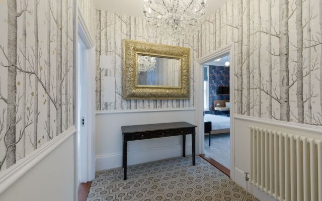 The Clarence Boutique Rooms