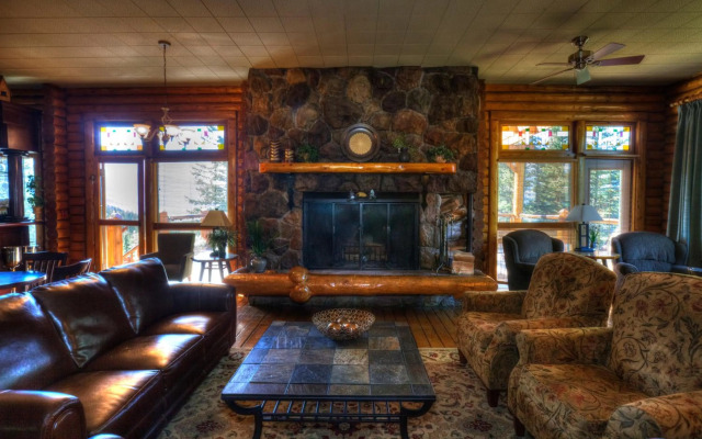 Overlander Mountain Lodge