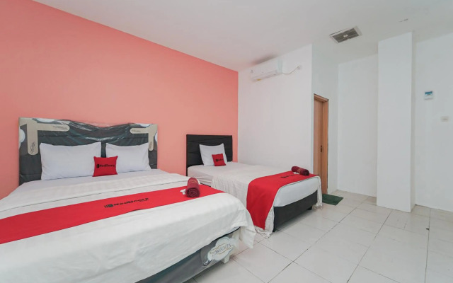 OYO 779 Mn One Residence Syariah Near ITC Cempaka Mas Near Kalbe Farma