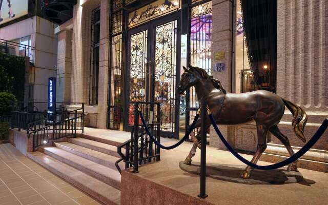 Golden Tulip RS Boutique Hotel