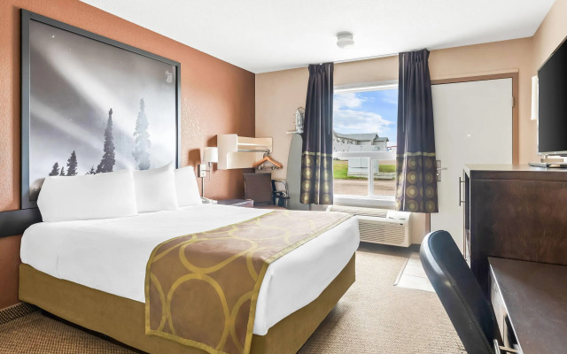 Super 8 by Wyndham Meadow Lake