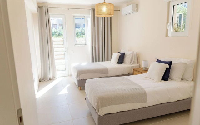 Phaedrus Living: Seaside Thalassa Cretan 102