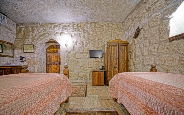 Maccan Cave Hotel