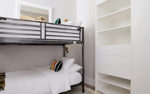 Sonder at 943 Crosby