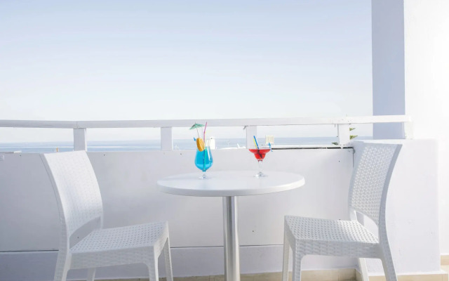 Blue Waves Hotel