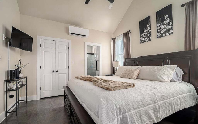 Live Oak Cabins-sleeps 8 W/hot-tubs
