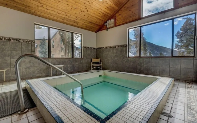 1607 Quicksilver 2 Bedroom Condo by RedAwning