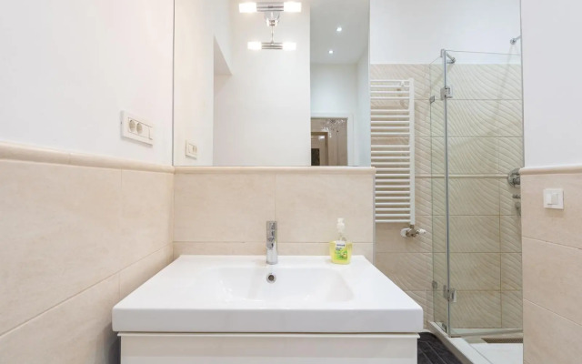 DON'T LOOK any further - Gary's superb apartment