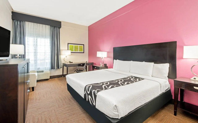 La Quinta Inn & Suites by Wyndham Winnie