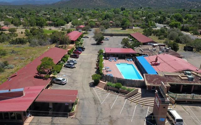 Pecos Trail Inn