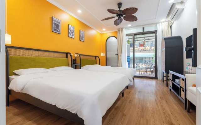 Little Balcony Hang Ca