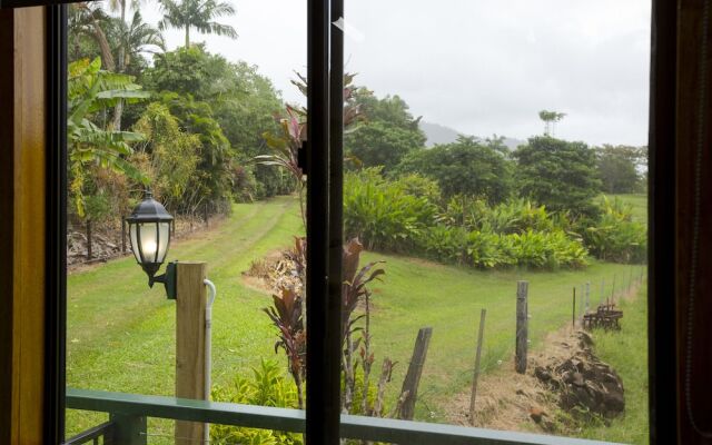 Mena Creek Flower House