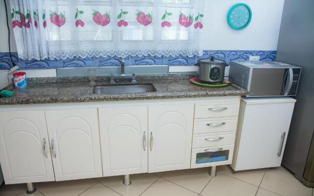 Linda casa com lazer a 500m da praia Guaratuba SP