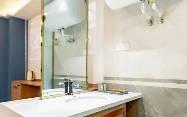 Taiyuan Xiyue Cinema Apartment