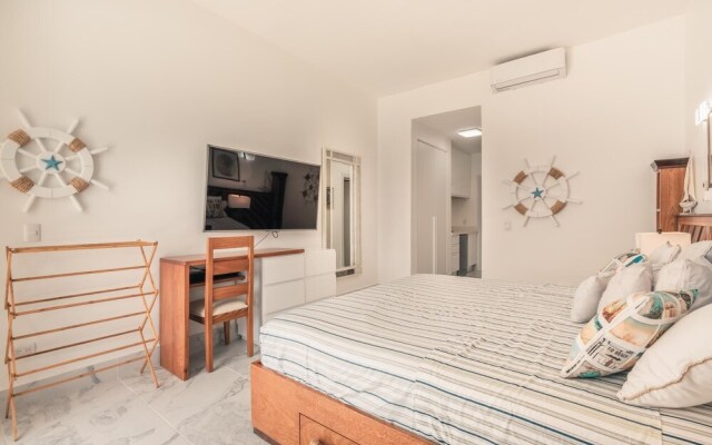 Playa Bonita Nautical Apartment at Lake View