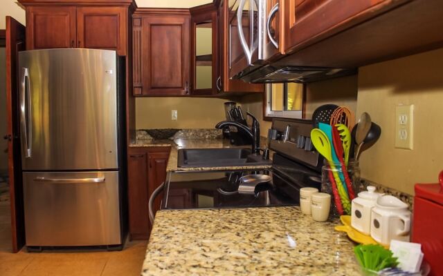 Rock Point Villas Vacations Rentals Sandy Bay, Roatan, Honduras.c.a