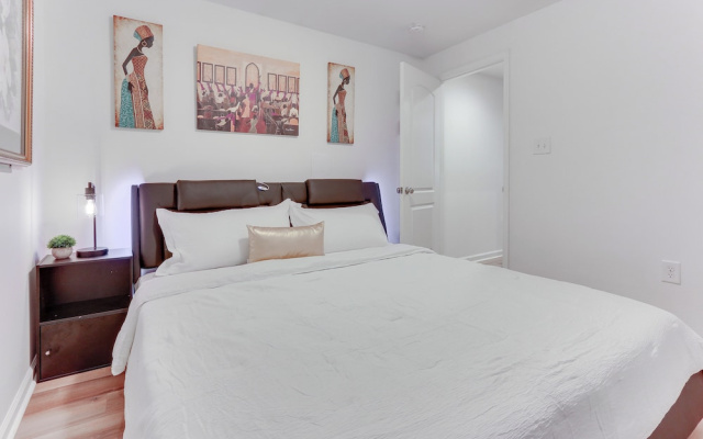 Cozy Inwood Apartment: History, Hiking & Wine!