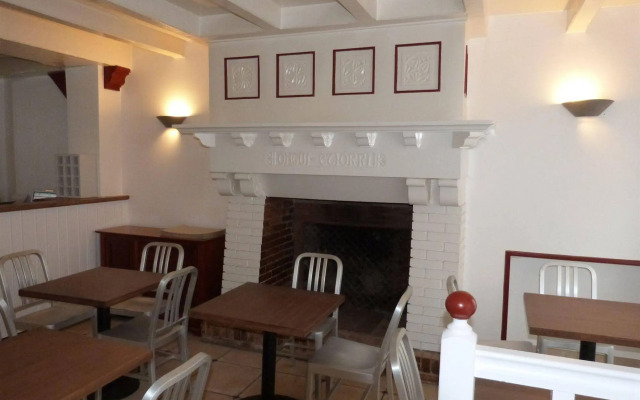 Le Petit Hôtel