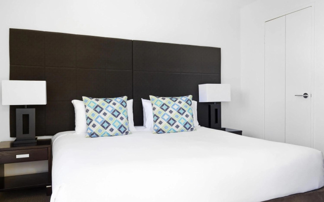 Paradise Centre Apartments – Guest Rooms – Gold Coast
